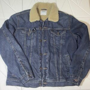 Old Navy Denim Jacket with warm Sherpa Fleece Lining- Men’s Sz L Distressed Blue
